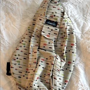 Kavu Arrow print bag
